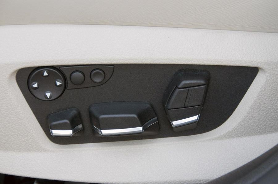 Детали интерьера Alpina B7 Bi-Turbo (F01) 2010 года  (NA) (фото 38 из 50)
